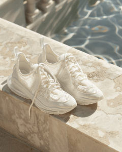 SPORTIVE STYLING with Performance Laces